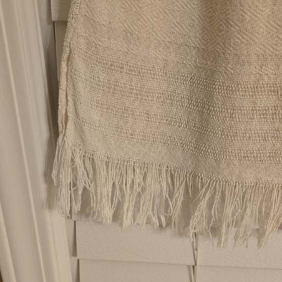 Cream Ruffled Lace Blouse with V-Neck - Picture 4 of 10